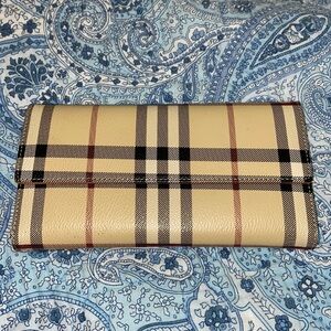 Branded inspire wallet. Brand new and great condition. Comes in multiple pockets